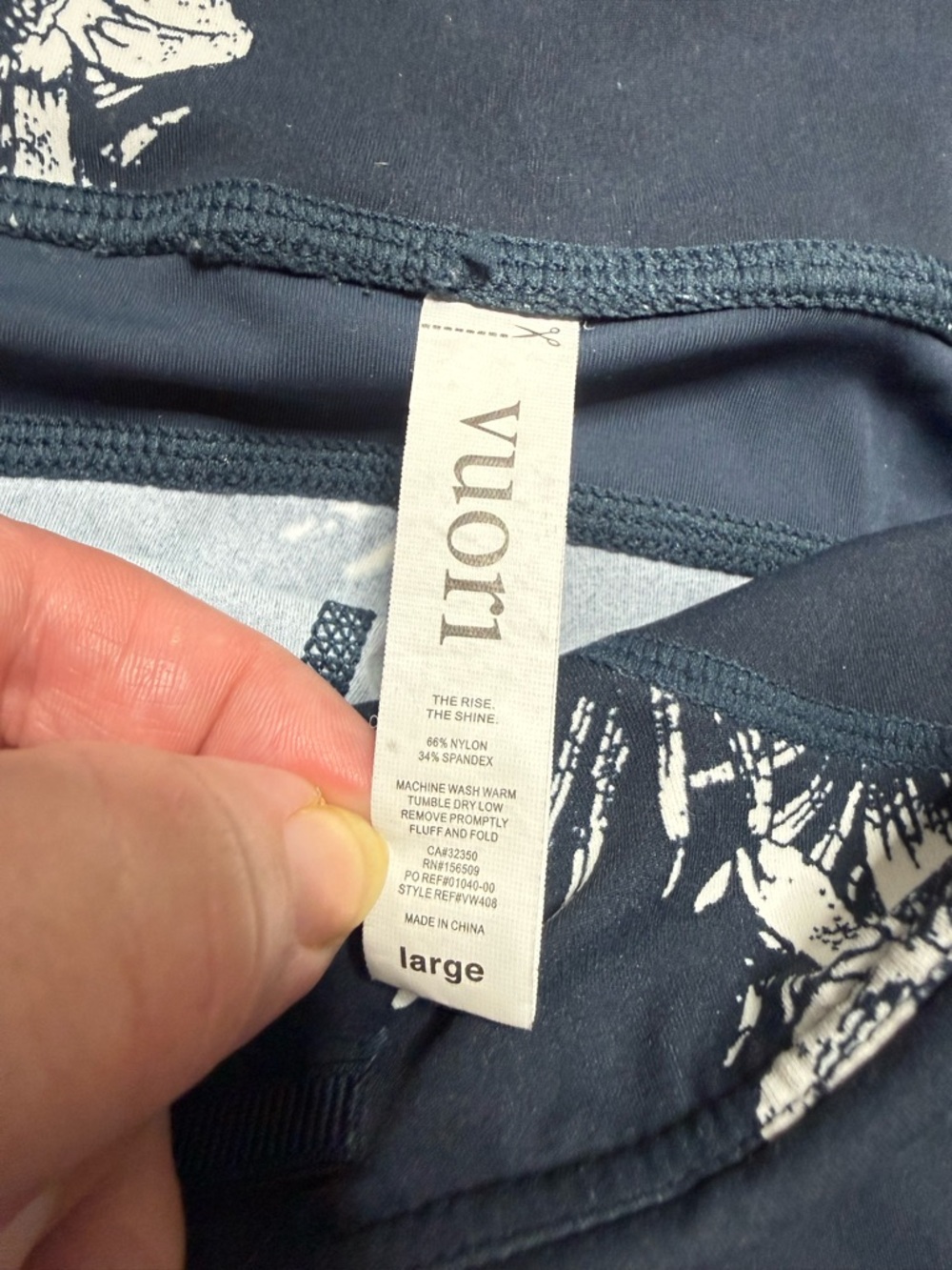 Vuori Navy Leggings with White Floral Print Women's Size Large Athletic - Picture 3 of 10